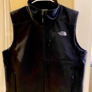 Men’s brand new North Face Vest